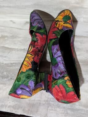 Vintage Floral Patterned Women's Low Heeled Pump Size 39 US 8